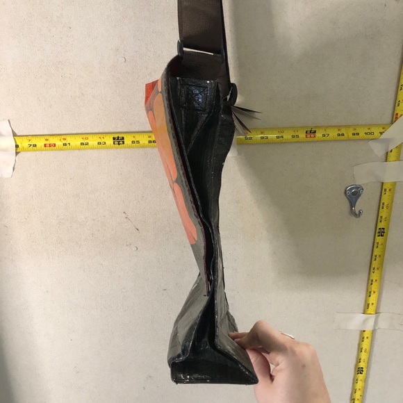 Blue Q Bags - recycled messenger bag - Picture 8 of 9